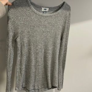 Long sleeve sweater.